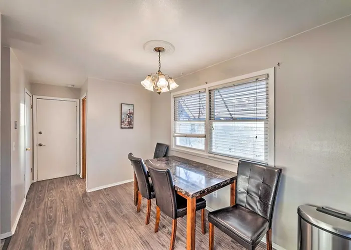 Holiday home Family-friendly W/ Private Yard! *