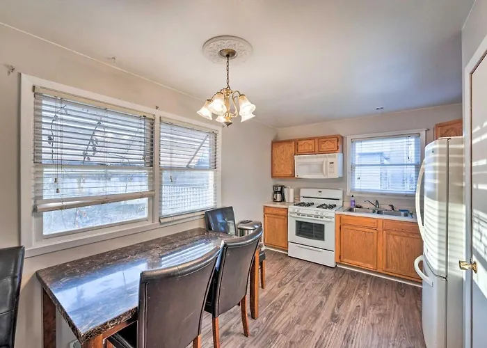 Family-friendly W/ Private Yard! Holiday home *