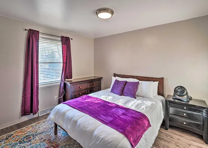 Family-friendly W/ Private Yard! *