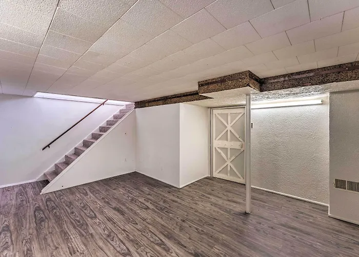 Family-friendly W/ Private Yard! * Rockford